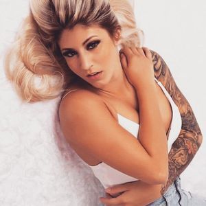 Meet your Posher, Casey